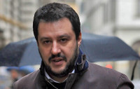 Salvini: “Siria? Osservatorio diritti umani mi pare una bufala. Berlusconi? Non lo vedo da mesi. Governo? Sembra il villaggio dei puffi. Closing Milan? Abbiam perso la dignita’”