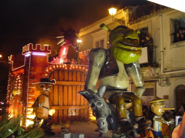 Carnevale a Chiaramonte uno dei carri delle passate edizioni