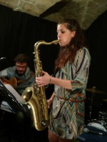 Acate. La giovane sassofonista Roberta Maci: stella emergente del Jazz siciliano.