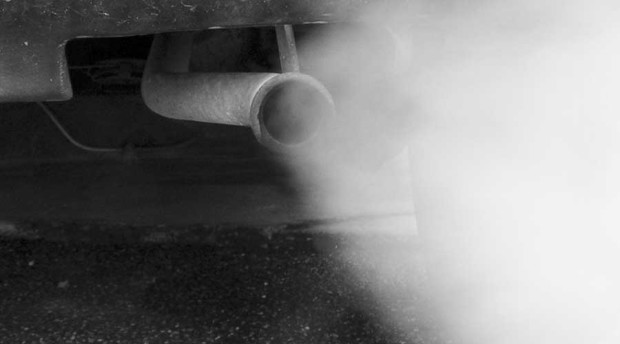 Smog. Greenpeace monitora aria nei pressi di dieci scuole di Palermo: «I veleni dei diesel, una nube che assedia le nostre città»