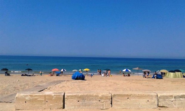 Acate. Predisposta dall’Ufficio Tecnico la pulizia della spiaggia di Marina di Acate.