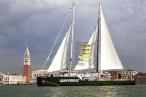 Greenpeace: Rinnovabili, parte da bari il tour della Rainbow Warrior