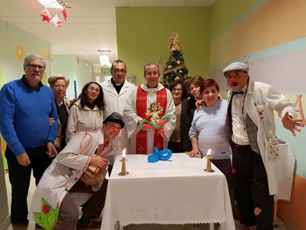 Benedetti i bambini ricoverati nei reparti di ginecologia e neonatologia dell’ospedale Maria Paternò Arezzo di Ragusa