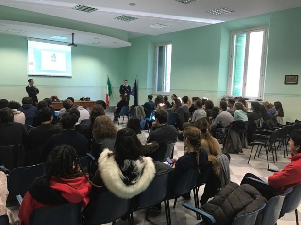 Livorno, i carabinieri incontrano gli studenti