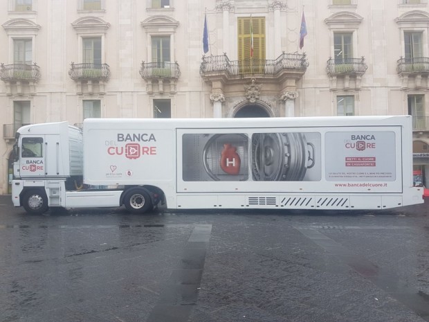 Catania, il sindaco Bianco in visita al Jumbo Truck “Banca del Cuore”