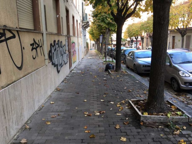 Ragusa in movimento: “Viale Leonardo Da Vinci tra graffiti e sacchi della spazzatura abbandonati”