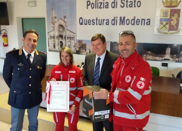 Consegnate in beneficenza dalla Polizia di Stato alla Croce Rossa Italiana 1350 bottiglie di vino