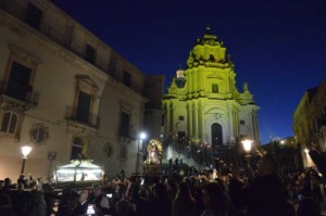 Settimana Santa a Ragusa Ibla: Domani sera con partenza dal duomo la solenne processione del Cristo morto e dell’Addolorata