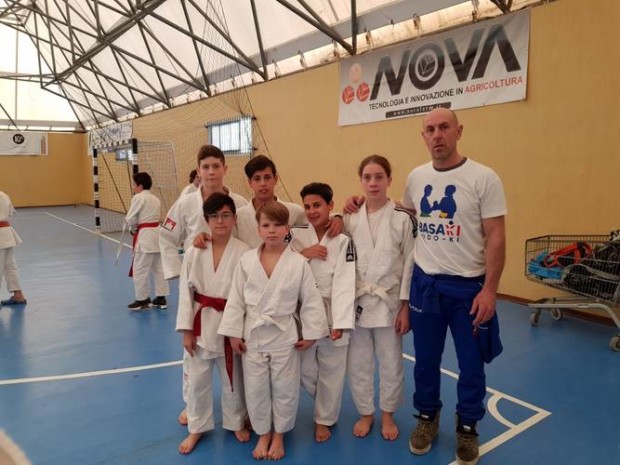 Judo. Medaglia d’oro e due d’argento per la squadra agonistica della scuola Basaki di Ragusa domenica scorsa impegnata nelle gare di Coppa Sicilia a Scicli