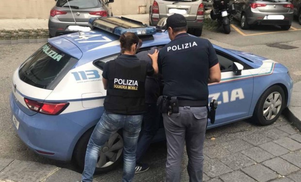 Piazza Armerina. La polizia esegue un arresto su ordine dell’Autorità Giudiziaria per l’espiazione di una pena definitiva.