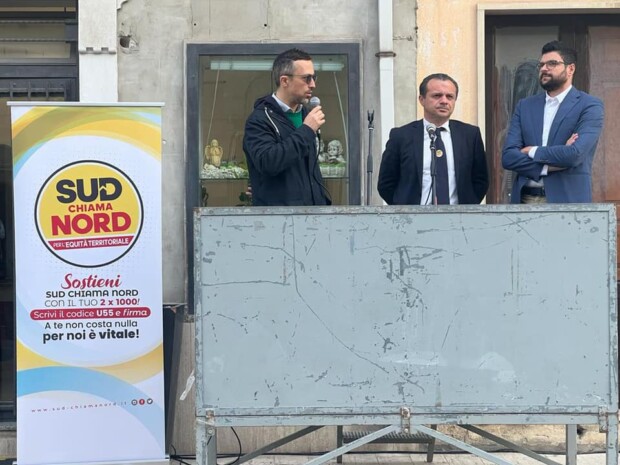 Acate. Amministrative 2023: Comizio di Cateno De Luca a sostegno del candidato Fidone.